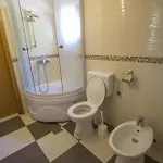Family Friendly Seaside Cove Rapak, Hvar - 12779 Apartmán Gdinj