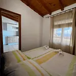 Family Friendly Seaside Cove Rapak, Hvar - 12779 Apartmán Gdinj