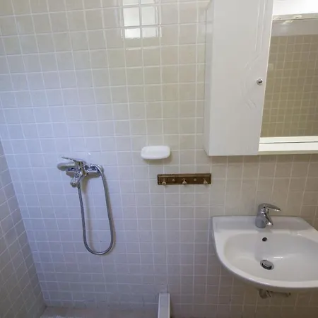 Apartment Family Friendly Seaside Cove Rapak, Hvar - 12779 *