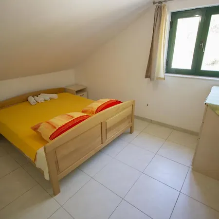 Family Friendly Seaside Cove Rapak, Hvar - 12779 * Gdinj
