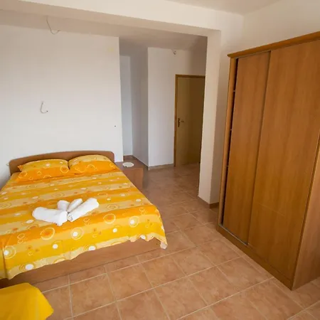 Apartment Family Friendly Seaside Cove Rapak, Hvar - 12779