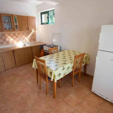 Family Friendly Seaside Cove Rapak, Hvar - 12779 아파트 *