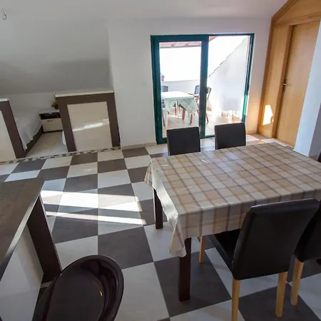 Family Friendly Seaside Cove Rapak, Hvar - 12779 아파트 Gdinj