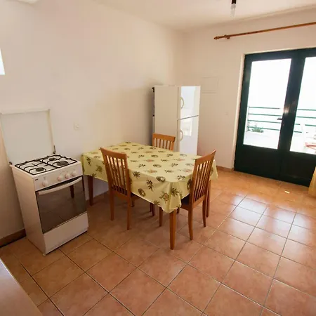 Family Friendly Seaside Cove Rapak, Hvar - 12779 아파트