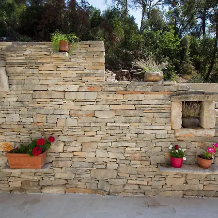 Family Friendly Seaside Cove Rapak, Hvar - 12779 דירה
