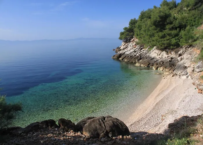 Family Friendly Seaside Cove Rapak, Hvar - 12779 דירה *