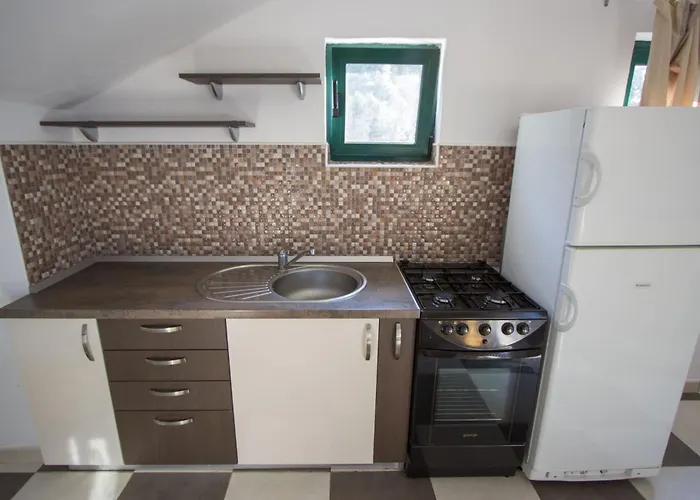 Family Friendly Seaside Cove Rapak, Hvar - 12779 דירה *