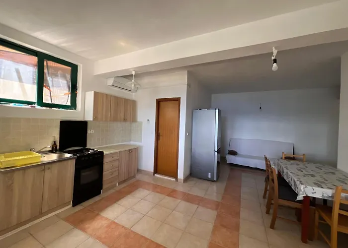 דירה Family Friendly Seaside Cove Rapak, Hvar - 12779