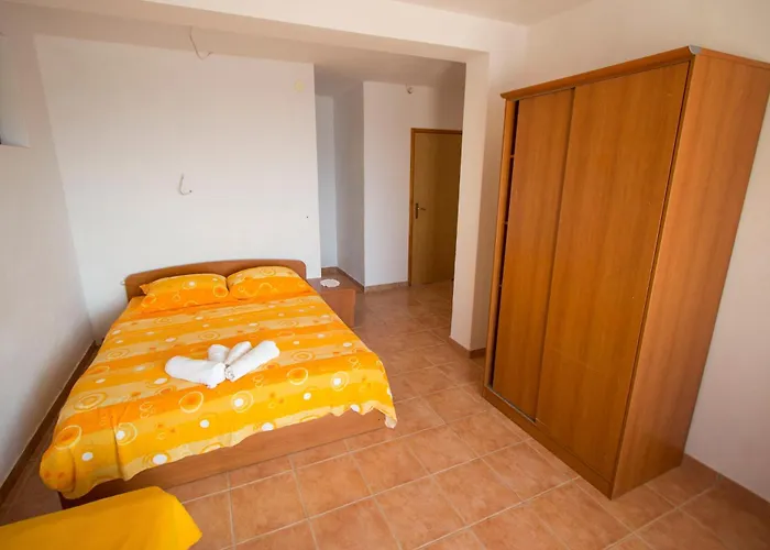 דירה Family Friendly Seaside Cove Rapak, Hvar - 12779 Gdinj