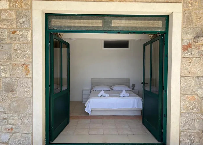 Family Friendly Seaside Cove Rapak, Hvar - 12779 Gdinj