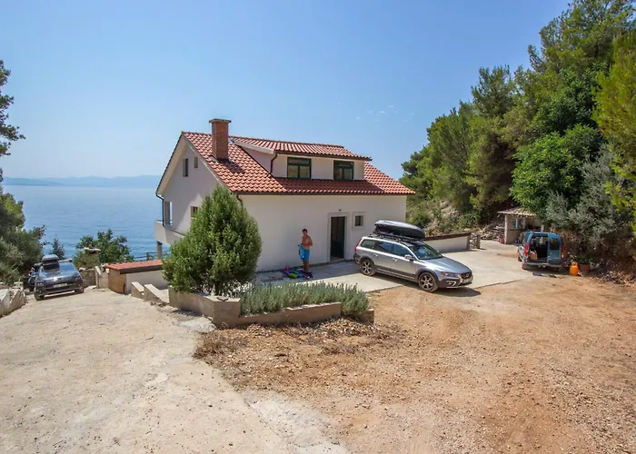 Family Friendly Seaside Cove Rapak, Hvar - 12779 דירה Gdinj