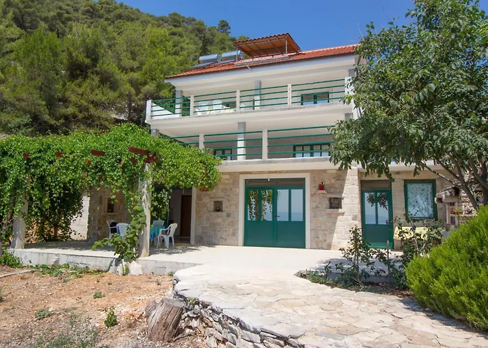 Family Friendly Seaside Cove Rapak, Hvar - 12779 דירה Gdinj